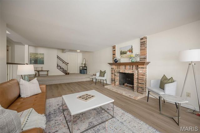 14924 Manor Lake Drive, Chesterfield, MO 63017