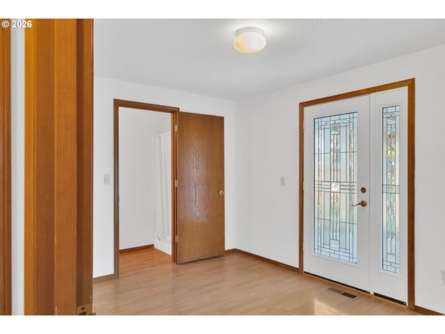 210 S MEREDITH Dr, Newberg, OR 97132