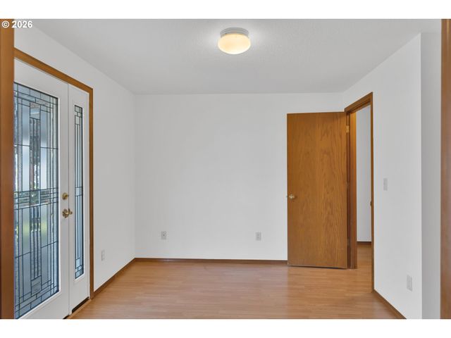 210 S MEREDITH Dr, Newberg, OR 97132