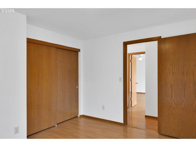 210 S MEREDITH Dr, Newberg, OR 97132