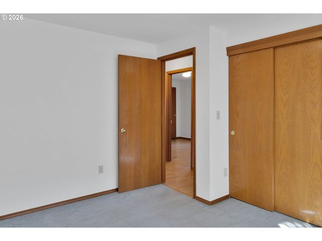 210 S MEREDITH Dr, Newberg, OR 97132