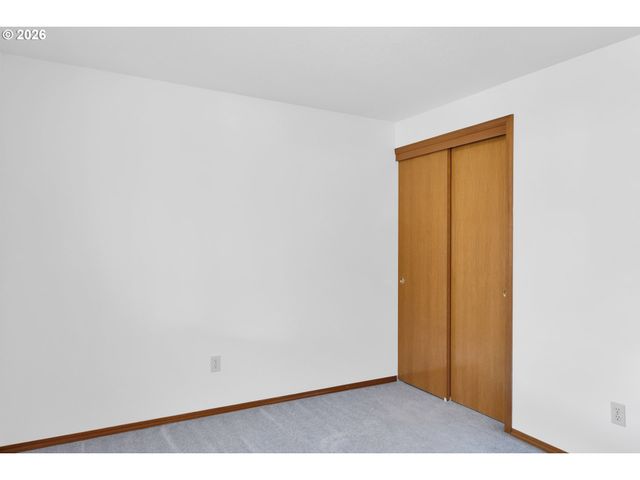 210 S MEREDITH Dr, Newberg, OR 97132