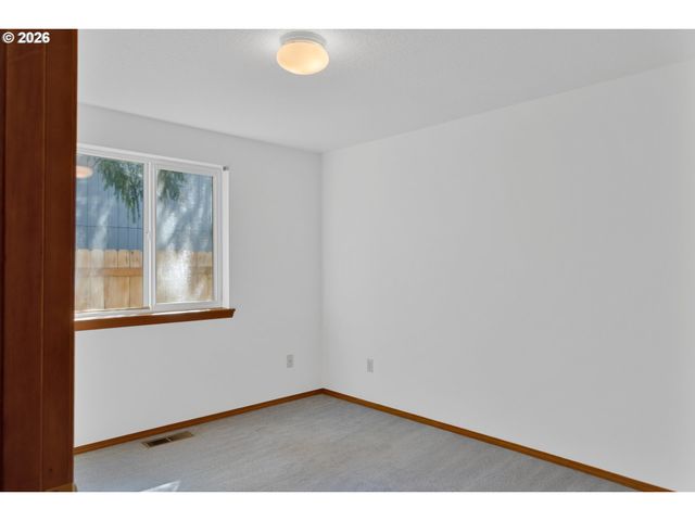 210 S MEREDITH Dr, Newberg, OR 97132