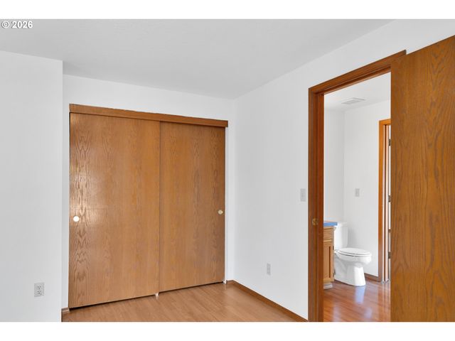 210 S MEREDITH Dr, Newberg, OR 97132