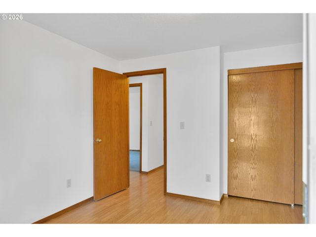 210 S MEREDITH Dr, Newberg, OR 97132