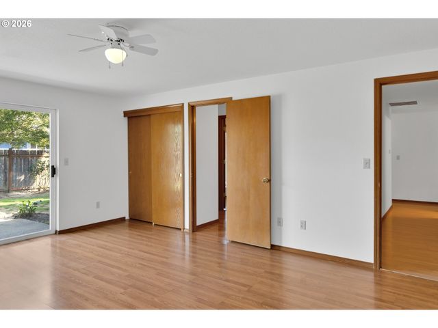 210 S MEREDITH Dr, Newberg, OR 97132
