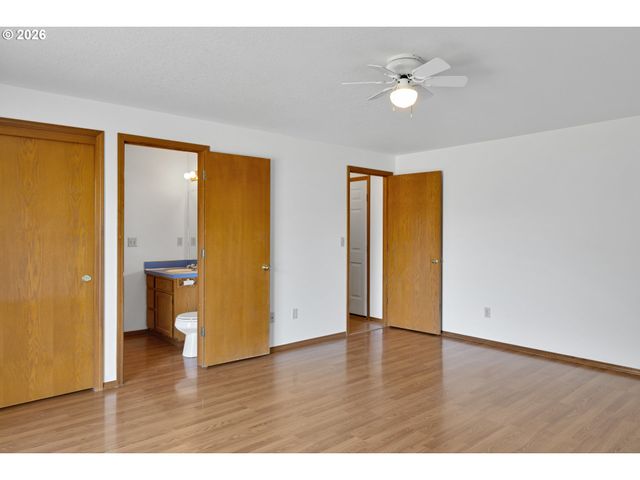 210 S MEREDITH Dr, Newberg, OR 97132