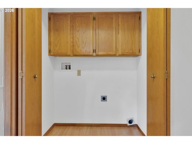 210 S MEREDITH Dr, Newberg, OR 97132