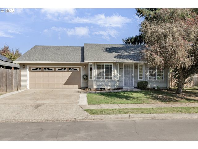 210 S MEREDITH Dr, Newberg, OR 97132