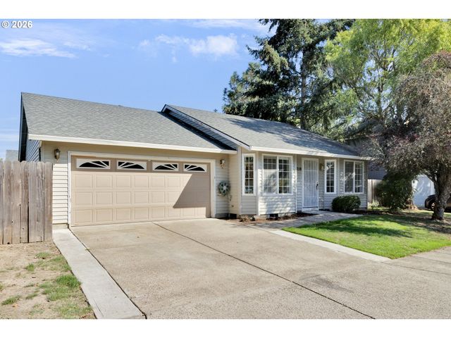 210 S MEREDITH Dr, Newberg, OR 97132