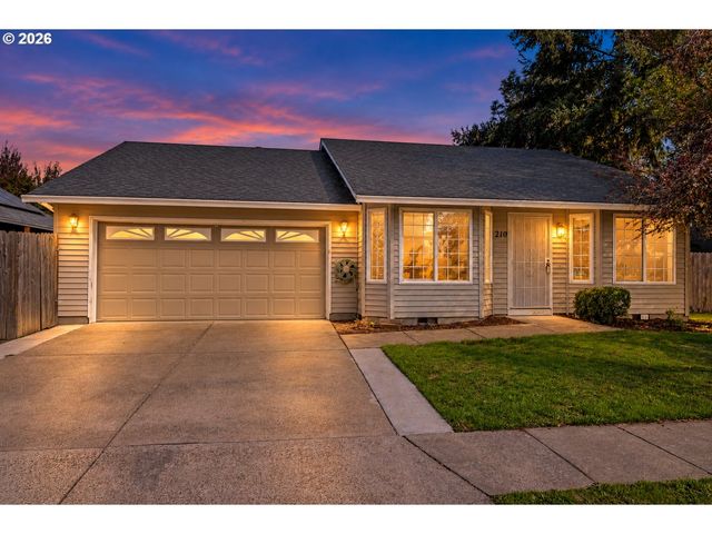 210 S MEREDITH Dr, Newberg, OR 97132