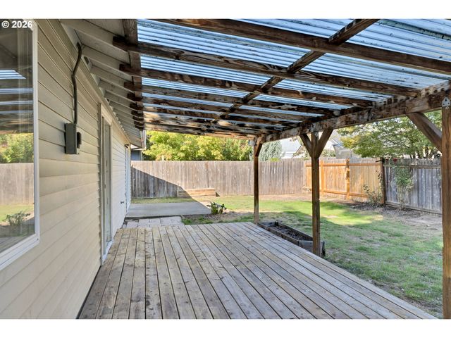 210 S MEREDITH Dr, Newberg, OR 97132