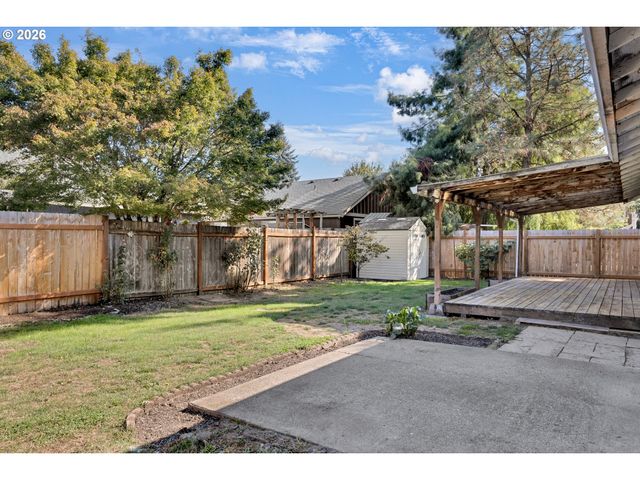 210 S MEREDITH Dr, Newberg, OR 97132