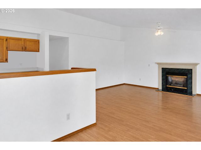 210 S MEREDITH Dr, Newberg, OR 97132
