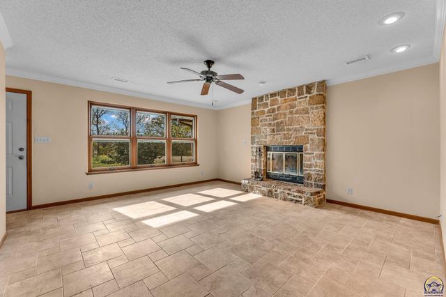 5055 W 117th ST, Carbondale, KS 66414