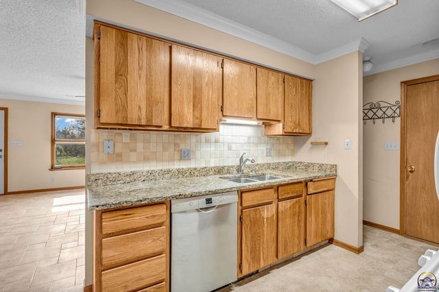 5055 W 117th ST, Carbondale, KS 66414