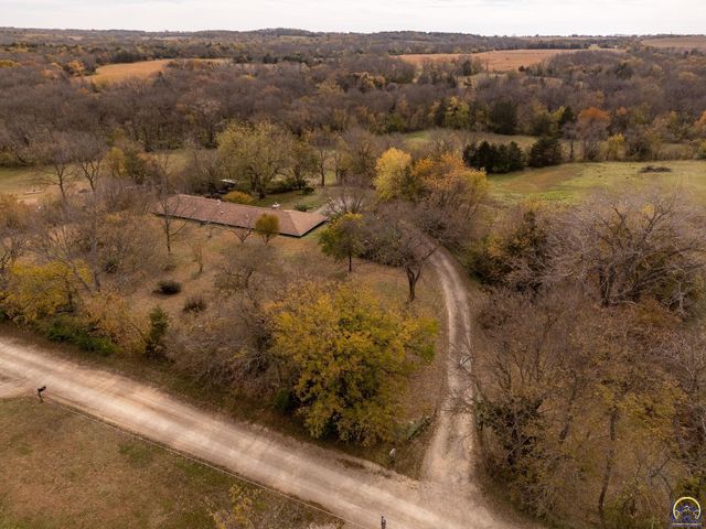 5055 W 117th ST, Carbondale, KS 66414