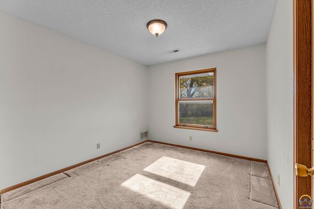 5055 W 117th ST, Carbondale, KS 66414