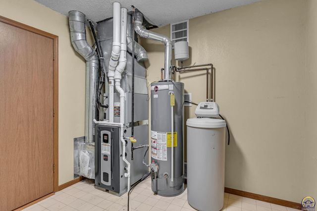 5055 W 117th ST, Carbondale, KS 66414