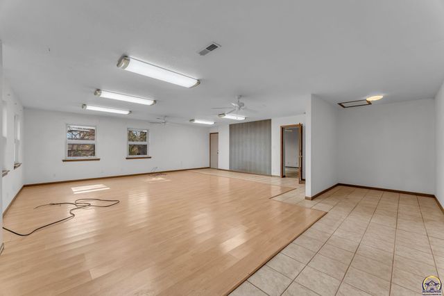 5055 W 117th ST, Carbondale, KS 66414