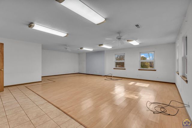 5055 W 117th ST, Carbondale, KS 66414