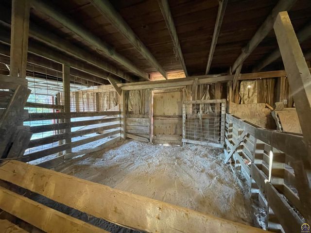 5055 W 117th ST, Carbondale, KS 66414