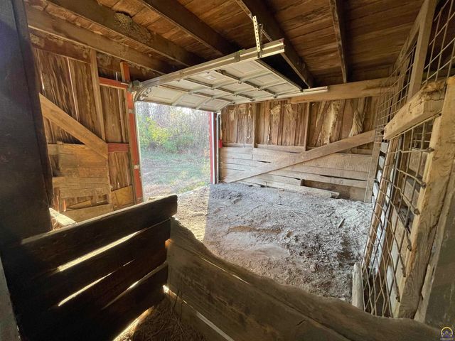 5055 W 117th ST, Carbondale, KS 66414