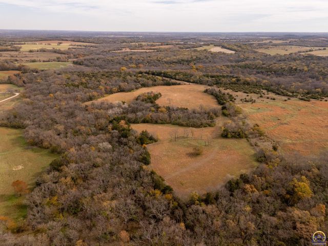 5055 W 117th ST, Carbondale, KS 66414