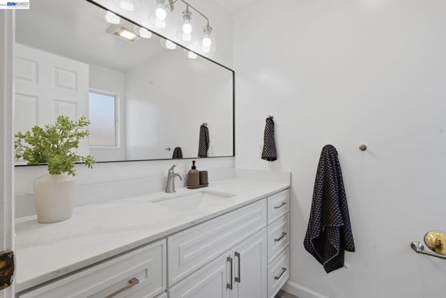 1880 Kappa Ave, San Leandro, CA 94579