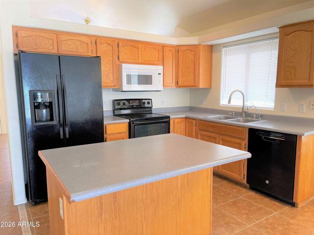 19636 N Coyote Lakes Parkway, Surprise, AZ 85378