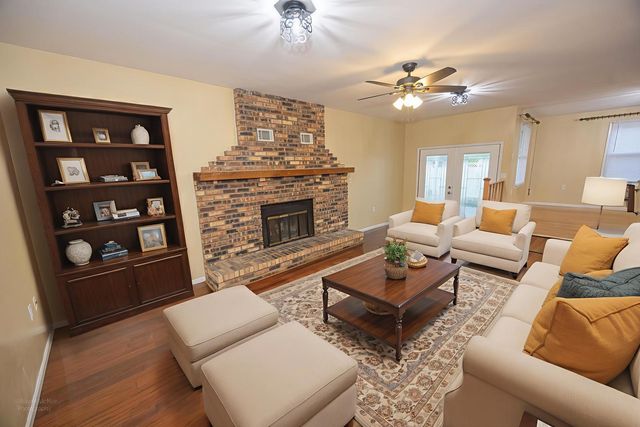 1611 W Glenwood Avenue, Joliet, IL 60435