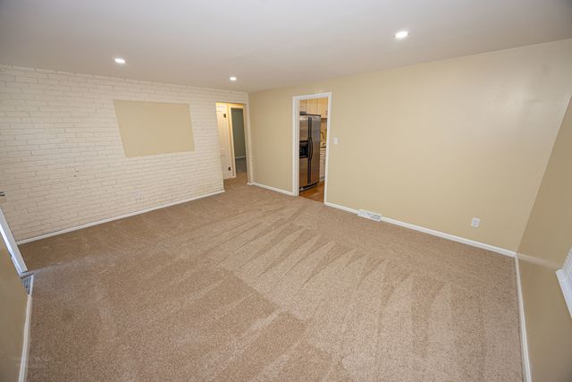 1611 W Glenwood Avenue, Joliet, IL 60435