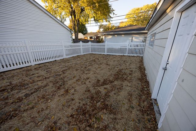 1611 W Glenwood Avenue, Joliet, IL 60435