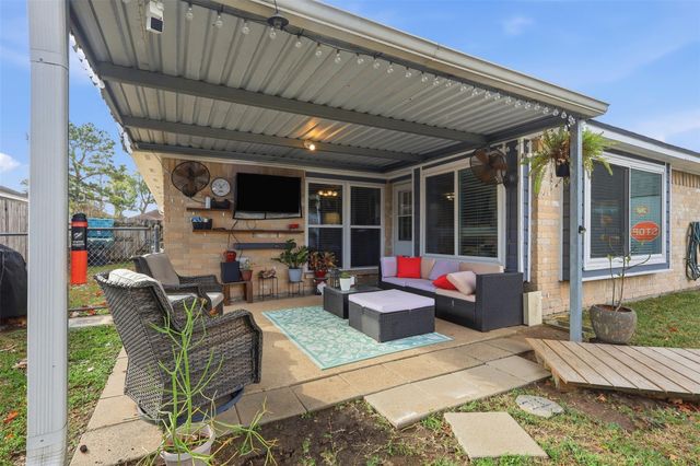 1201 Willowbriar Lane, Deer Park, TX 77536