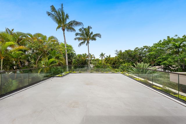 5 Barefoot Lane, Lantana, FL 33462
