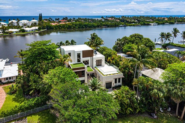 5 Barefoot Lane, Lantana, FL 33462