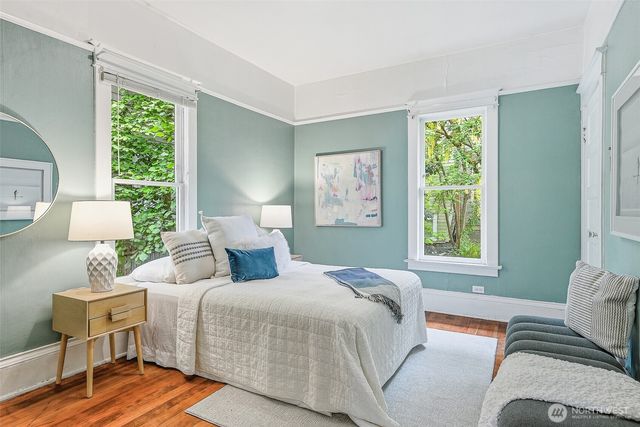 4651 1st Avenue NE, Seattle, WA 98105