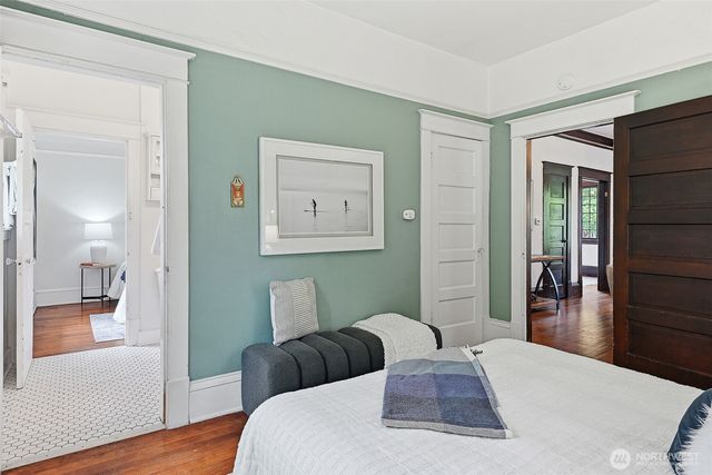 4651 1st Avenue NE, Seattle, WA 98105
