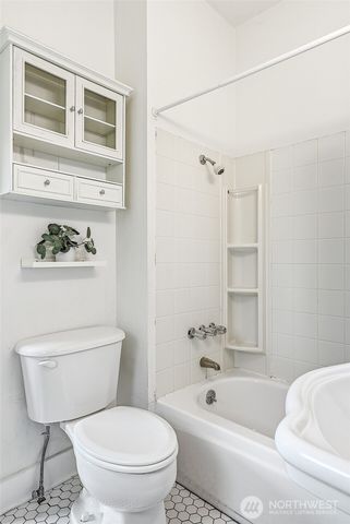 4651 1st Avenue NE, Seattle, WA 98105