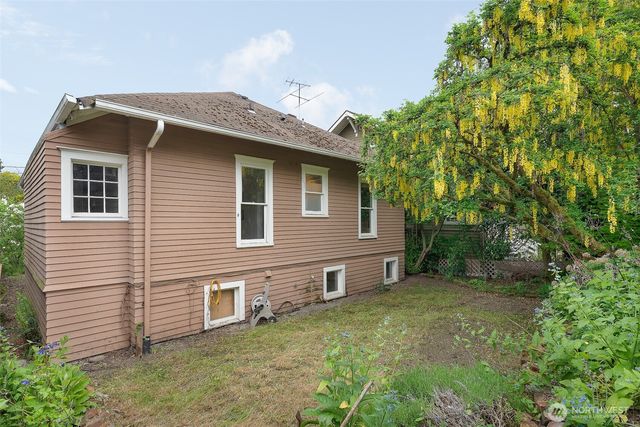 4651 1st Avenue NE, Seattle, WA 98105
