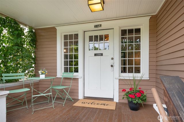 4651 1st Avenue NE, Seattle, WA 98105