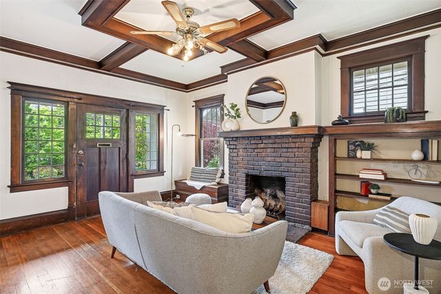 4651 1st Avenue NE, Seattle, WA 98105