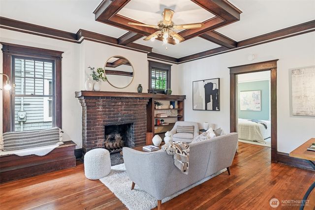 4651 1st Avenue NE, Seattle, WA 98105