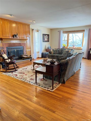 4 Chaucer Road, Staatsburg, NY 12580