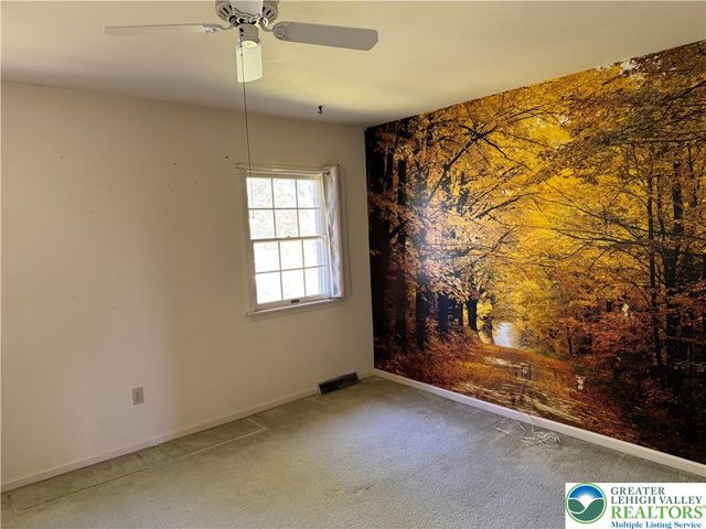 1929 Earls Court, Salisbury Twp, PA 18103