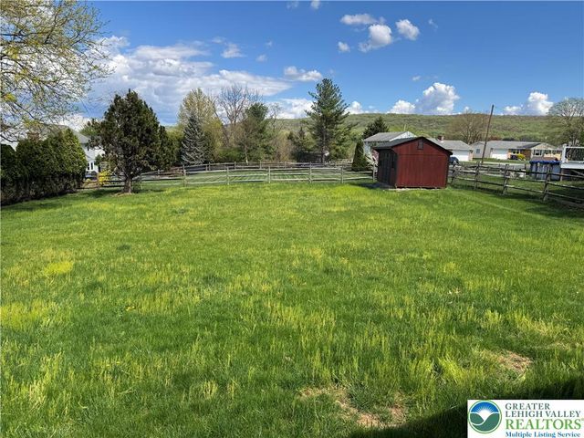 1929 Earls Court, Salisbury Twp, PA 18103