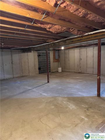 1929 Earls Court, Salisbury Twp, PA 18103