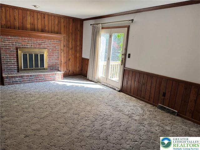 1929 Earls Court, Salisbury Twp, PA 18103