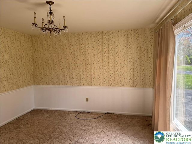 1929 Earls Court, Salisbury Twp, PA 18103