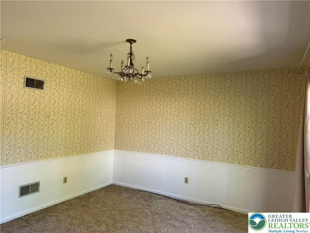 1929 Earls Court, Salisbury Twp, PA 18103